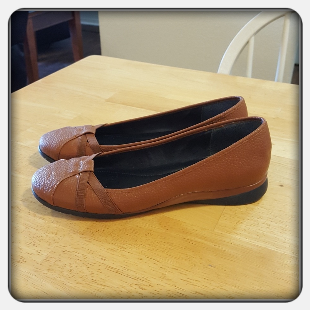Woman's Tan Flats By Chaps Size 10M
